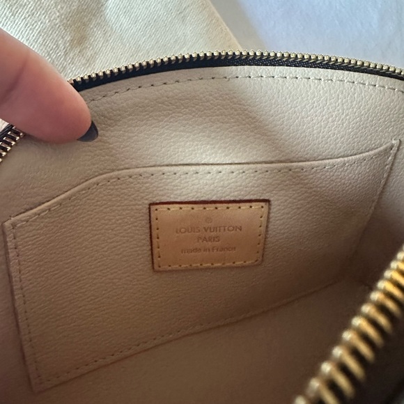 Louis Vuitton Cosmetic Pouch - Picture 3 of 9
